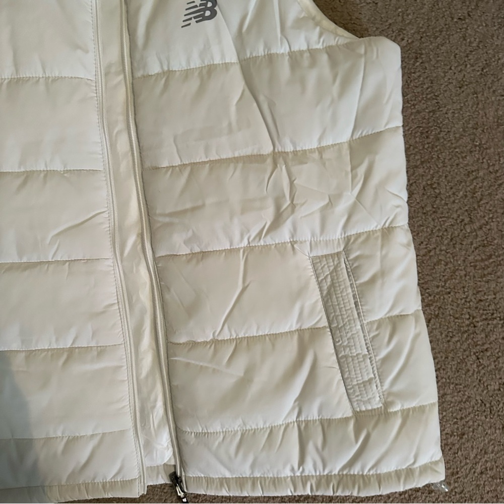 Women’s New Balance Vest NWOT - Picture 4 of 4